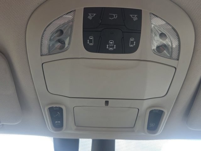 Used 2018 Chrysler Pacifica Limited w/ Advanced Safetytec Group FWD image 25