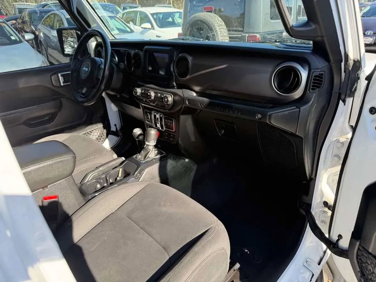 Used 2018 Jeep Wrangler Unlimited Sport S AWD/4WD image 10