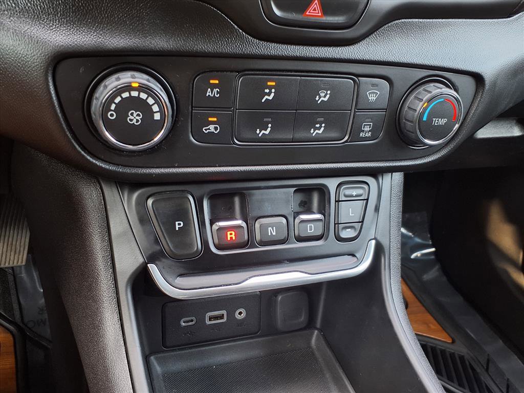 Used 2018 GMC Terrain SLE image 19