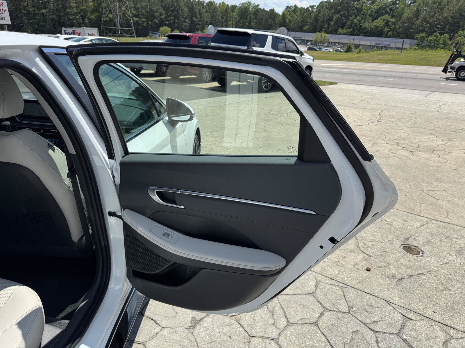 Used 2022 Hyundai Sonata Limited FWD image 15