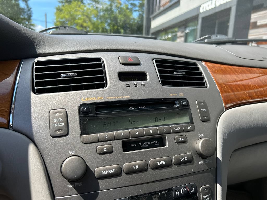 Used 2005 Lexus ES 330 FWD image 16