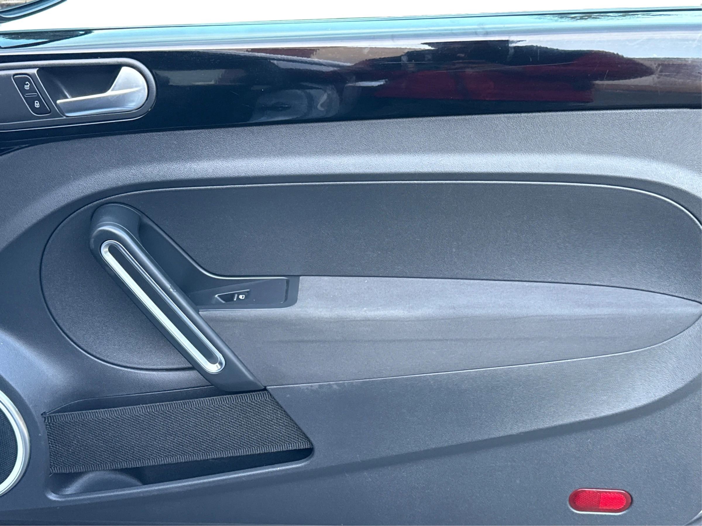 Used 2012 Volkswagen Beetle 2.0T image 21