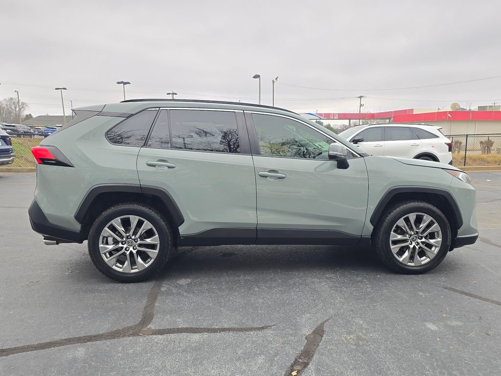 Used 2019 Toyota RAV4 XLE Premium image 2