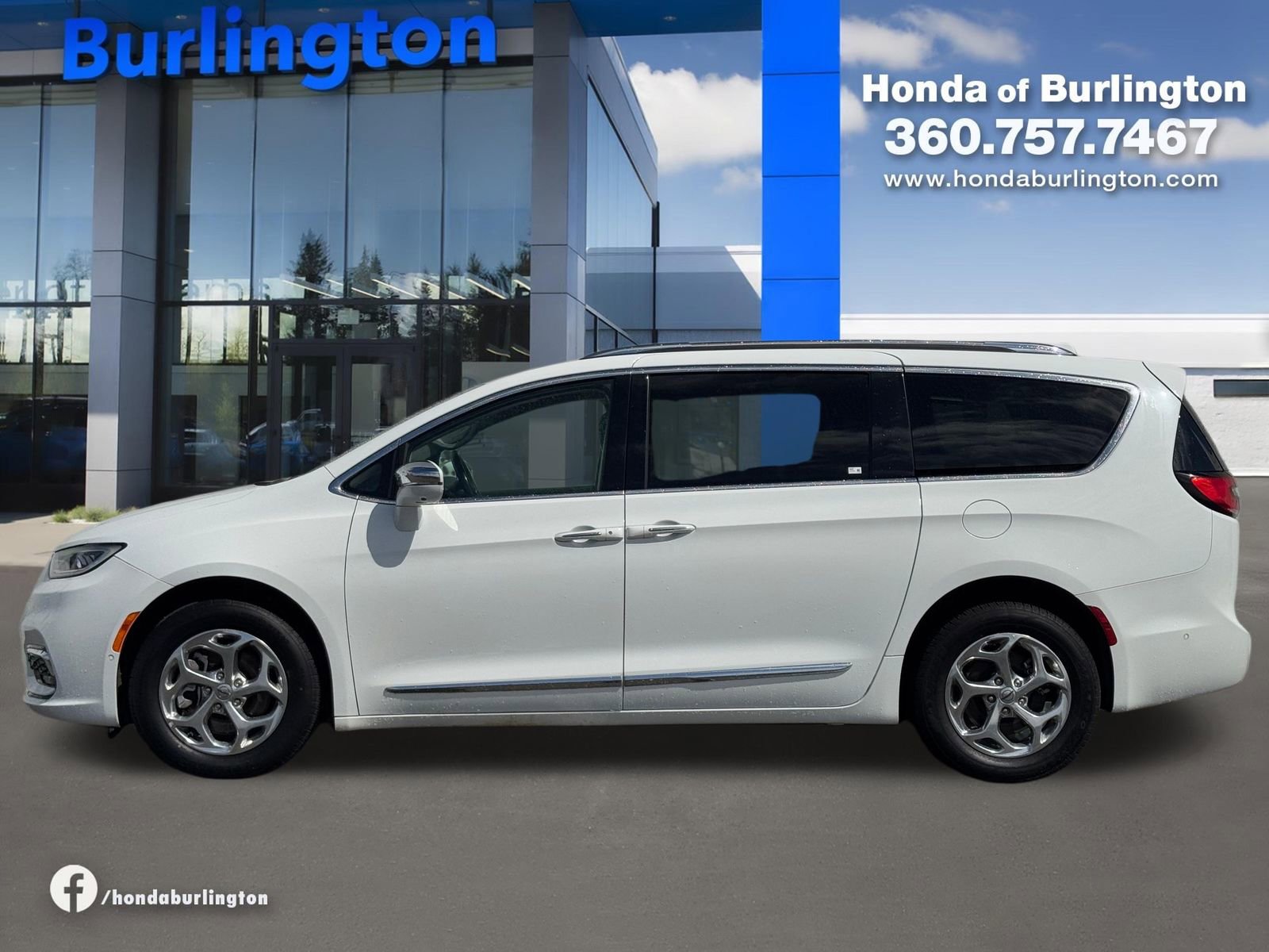 Used 2021 Chrysler Pacifica Limited w/ Premium & Safety Sphere Group AWD/4WD image 3