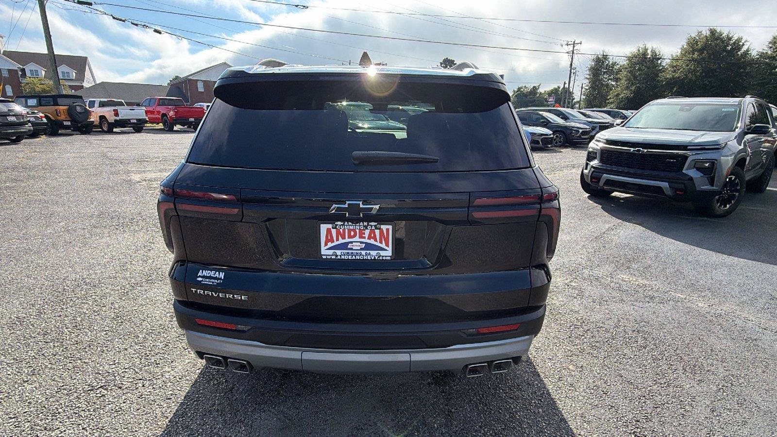 New 2027 Chevrolet Traverse LT w/ Sun and Wheel Package FWD image 10