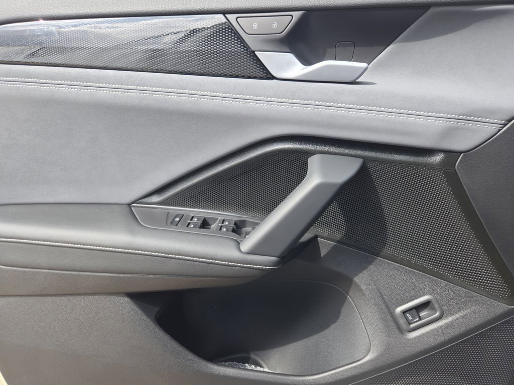 New 2026 Volkswagen Tiguan SE R-Line image 19