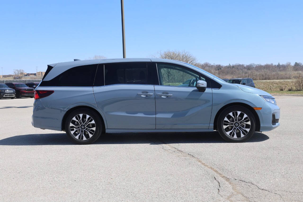 Used 2025 Honda Odyssey Elite image 7