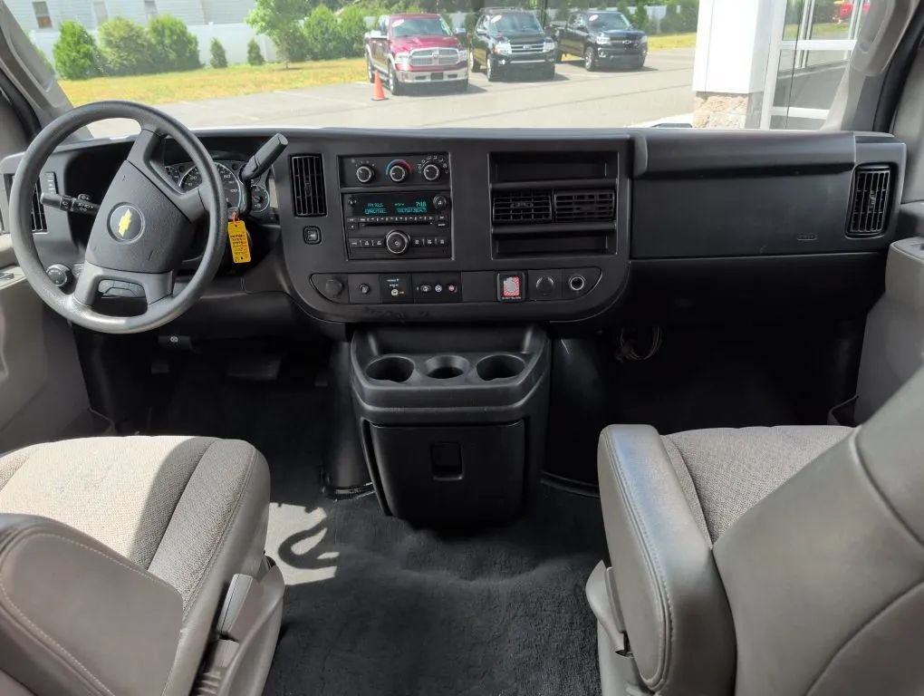 Used 2017 Chevrolet Express 2500 LT w/ LT Preferred Equipment Group RWD image 6