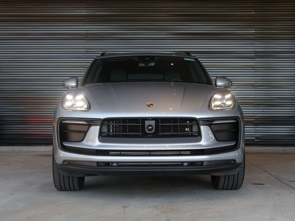 Certified 2025 Porsche Macan image 10