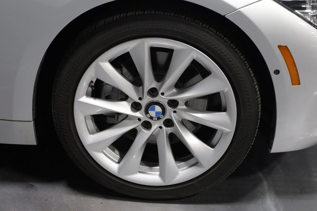 Used 2017 BMW 330e w/ Technology Package RWD image 46