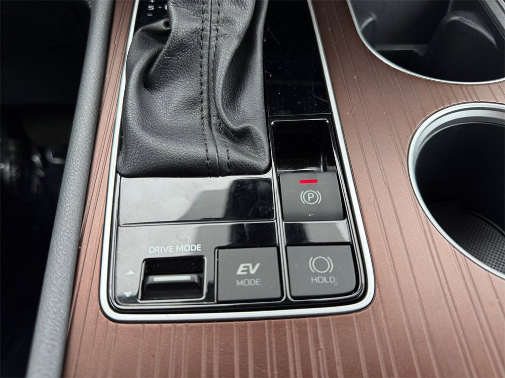 Used 2024 Toyota Sienna LE image 18