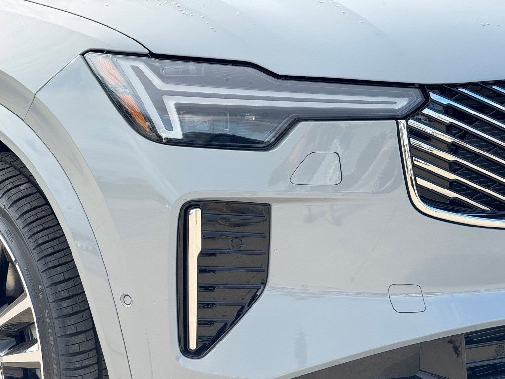 New 2026 Volvo XC90 B6 Plus w/ Protection Package Premier image 3