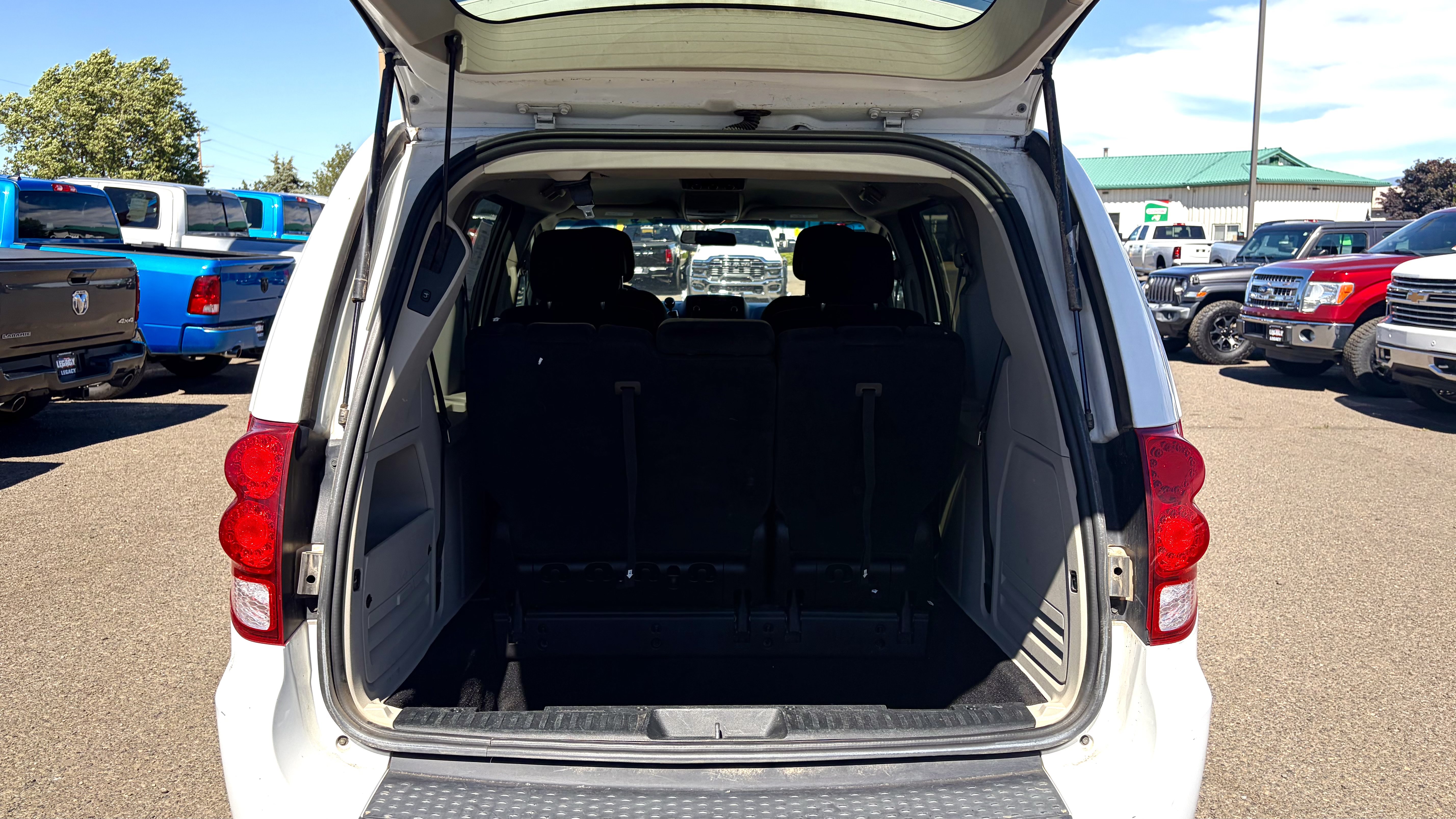 Used 2015 Dodge Grand Caravan SXT FWD image 18