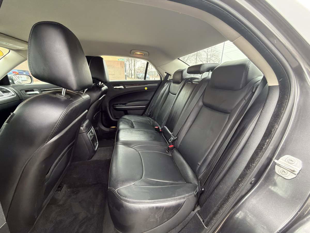 Used 2015 Chrysler 300 Limited w/ Driver Convenience Group image 16