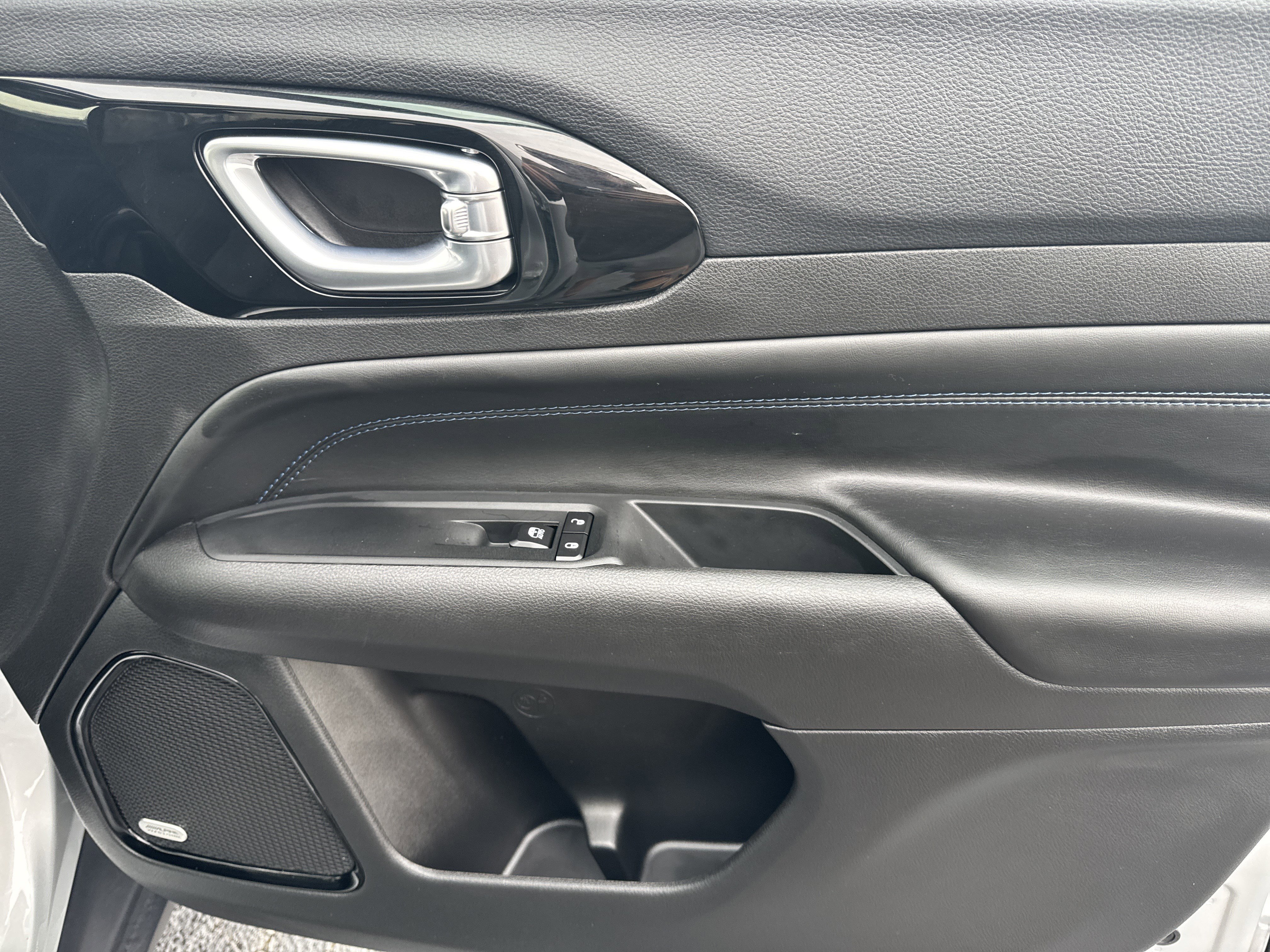 Used 2025 Jeep Compass Limited w/ Sun & Sound Group image 14