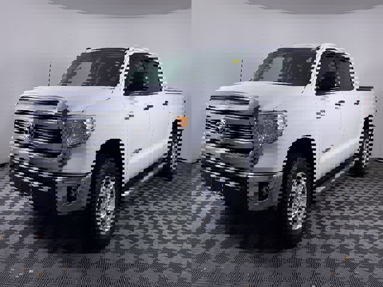 Used 2017 Toyota Tundra SR5 w/ SR5 Upgrade Package AWD/4WD image 15