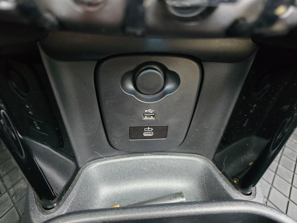 Used 2024 MINI Cooper SE w/ MINI Resolute Edition image 35