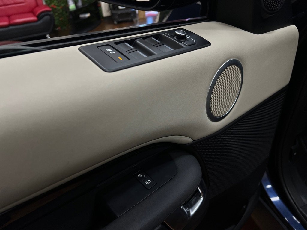 Used 2018 Land Rover Discovery SE image 20