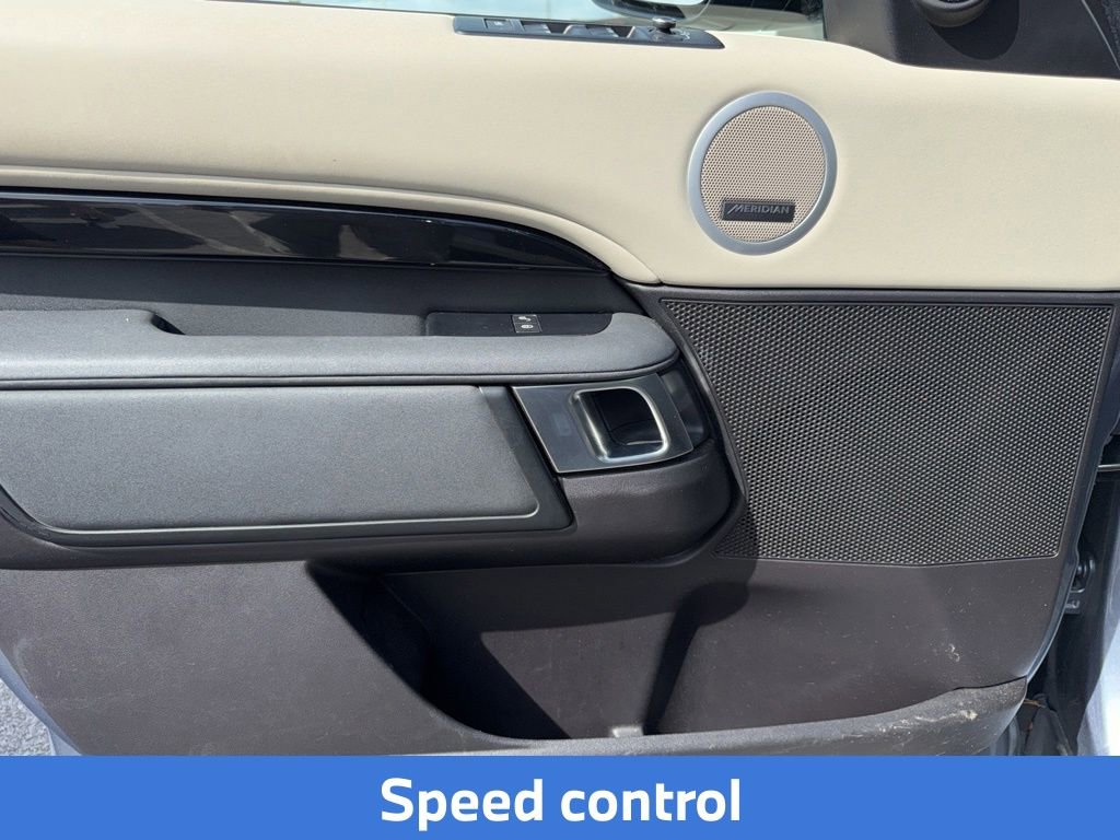 Used 2018 Land Rover Discovery SE AWD/4WD image 12