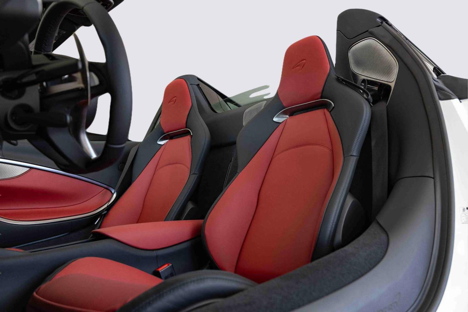 Used 2025 McLaren Artura Spider image 10