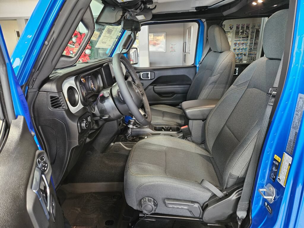 New 2025 Jeep Gladiator Sport AWD/4WD image 14