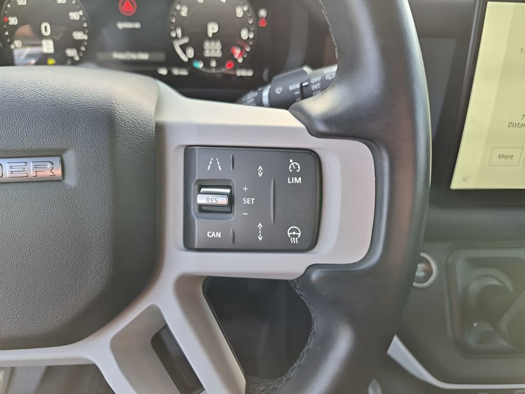 Used 2024 Land Rover Defender 130 X-Dynamic SE image 34