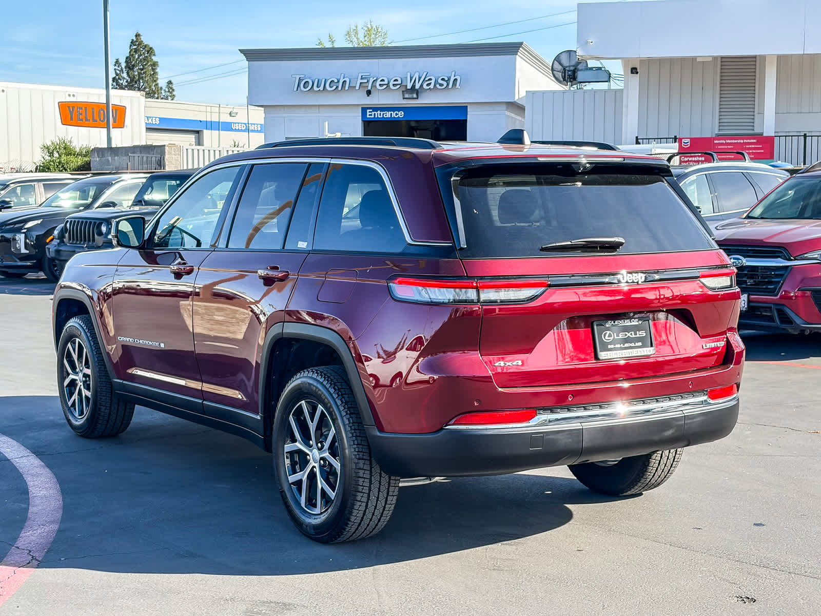 Used 2024 Jeep Grand Cherokee Limited w/ Luxury Tech Group II image 2