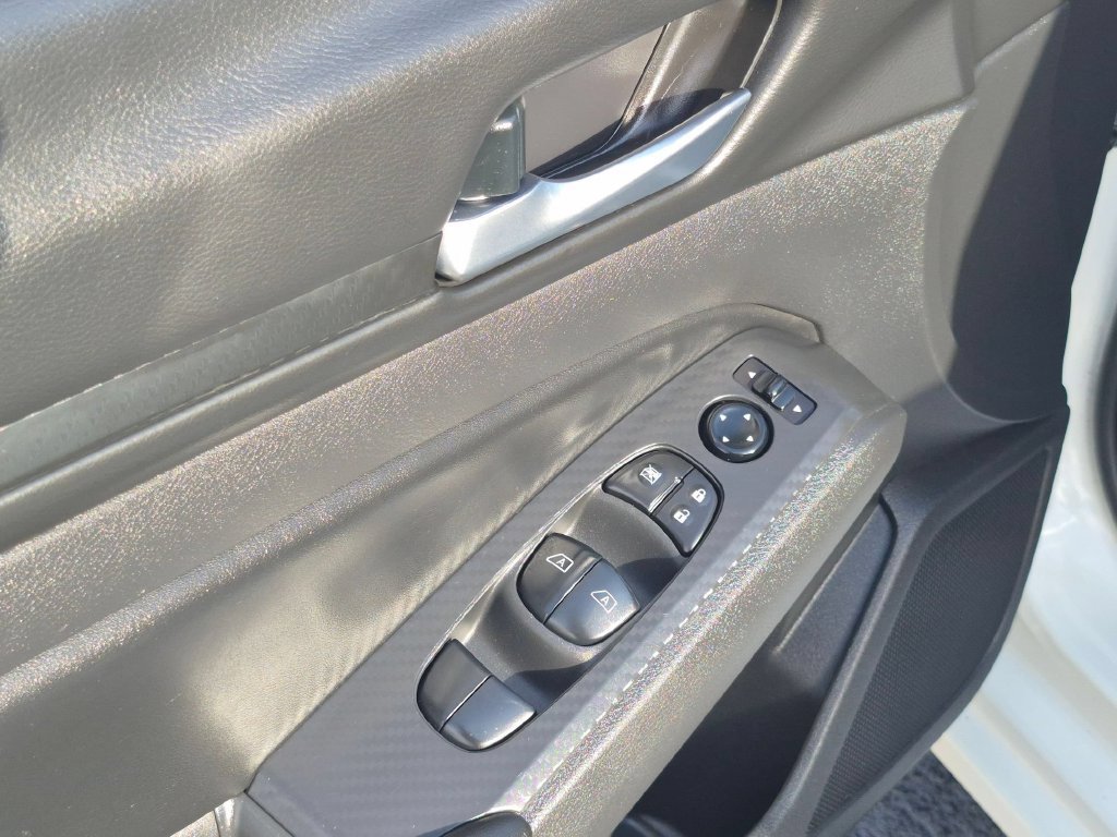 Used 2025 Nissan Altima 2.5 SV FWD image 20