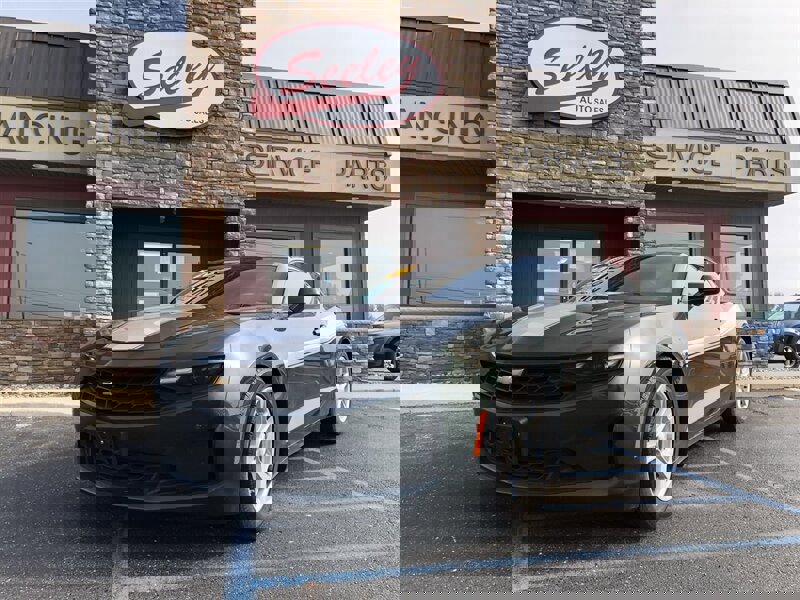 Used 2020 Chevrolet Camaro LT image 2