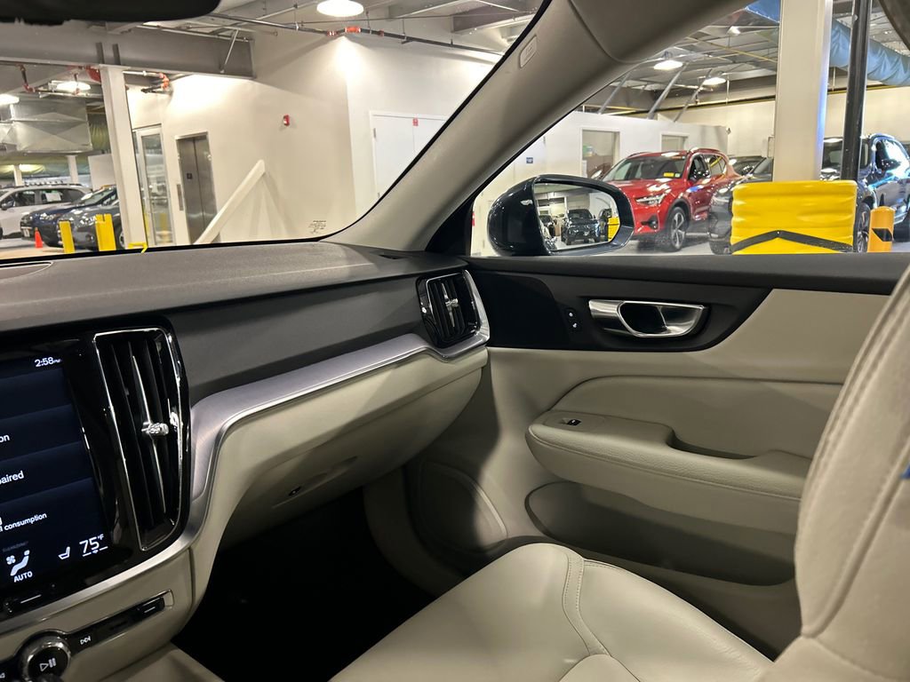 Used 2020 Volvo V60 T5 Cross Country w/ Protection Package AWD/4WD image 24