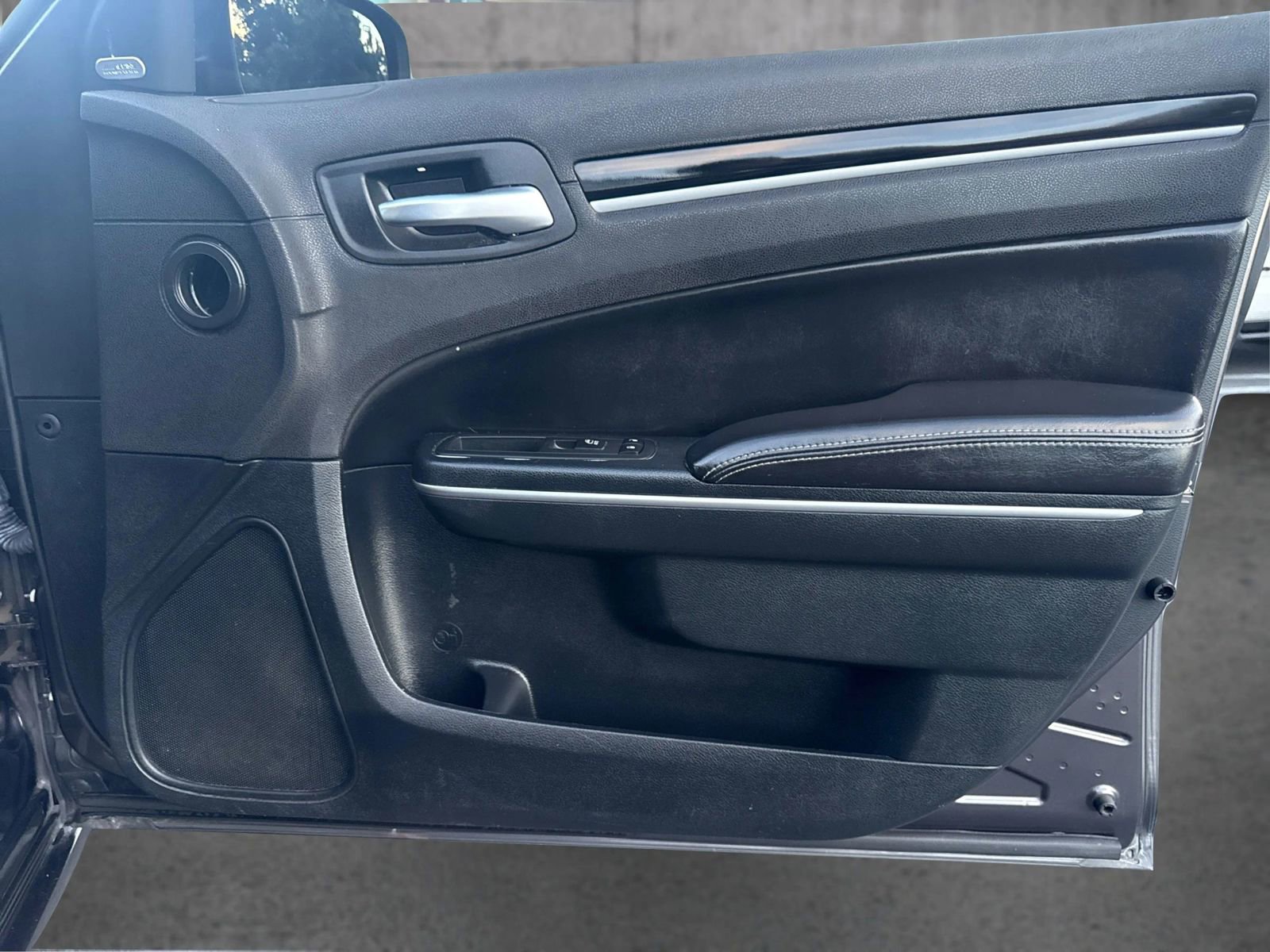Used 2018 Chrysler 300 S AWD/4WD image 21