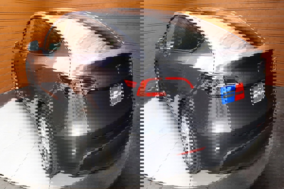 Used 2023 Tesla Model Y Long Range image 9