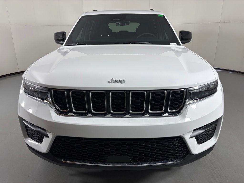 New 2027 Jeep Grand Cherokee Laredo X RWD image 3
