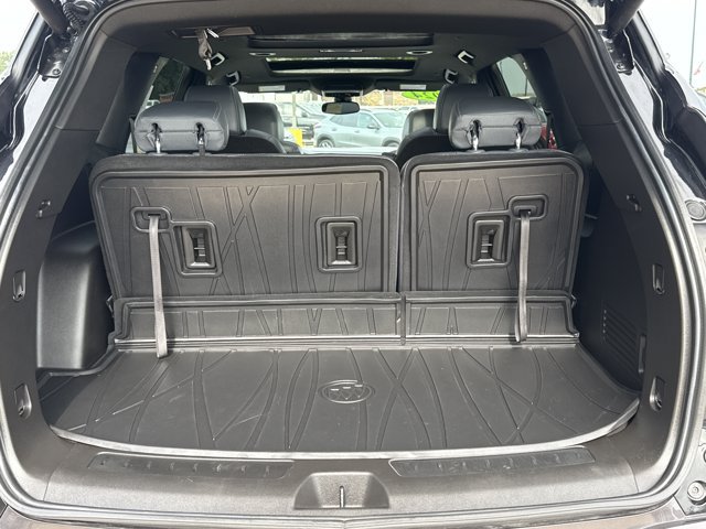 Used 2024 Buick Enclave Essence w/ Experience Buick Package FWD image 10
