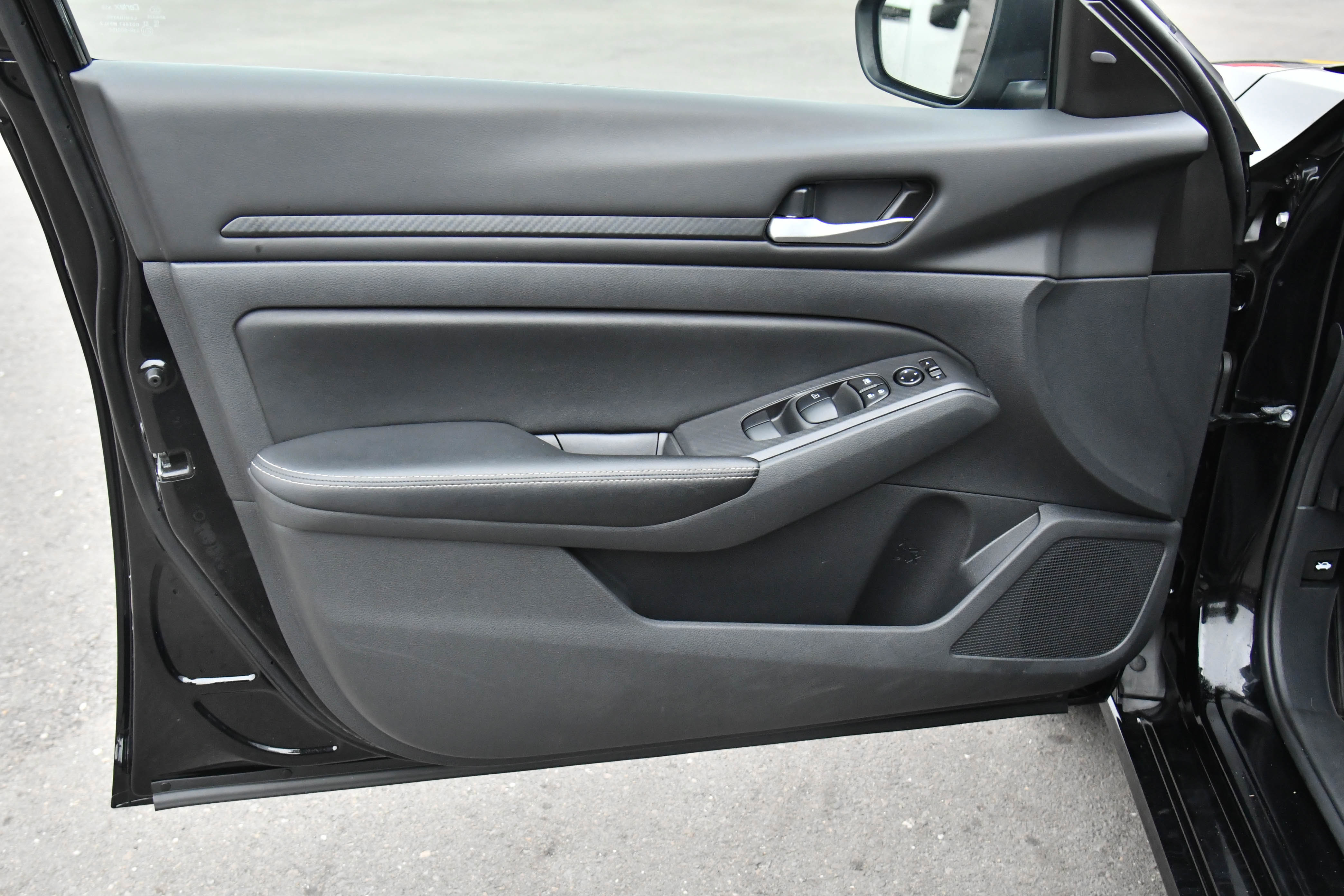 Used 2024 Nissan Altima 2.5 SV image 13