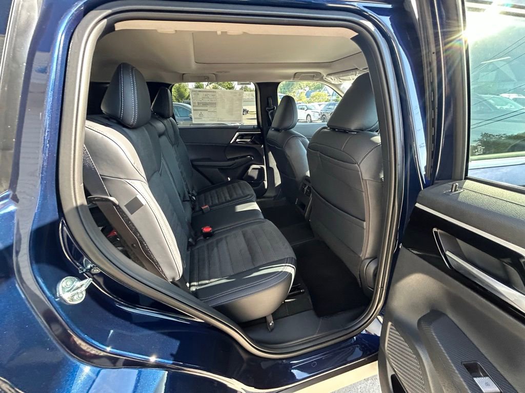 New 2025 Mitsubishi Outlander SE AWD/4WD image 19