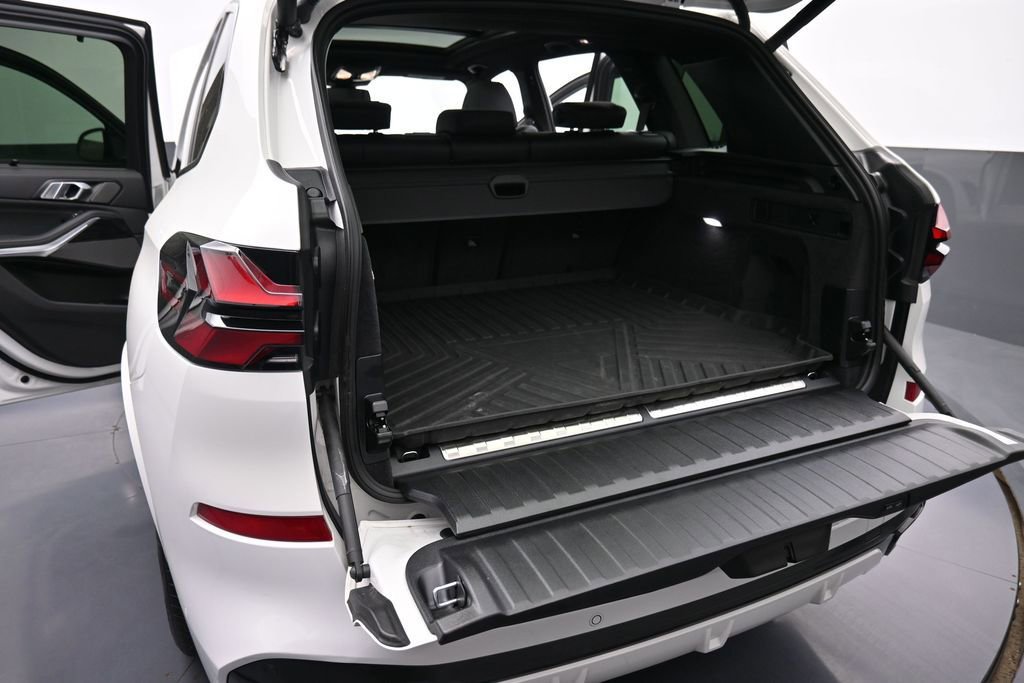 Used 2026 BMW X5 xDrive50e w/ M Sport Package AWD/4WD image 18