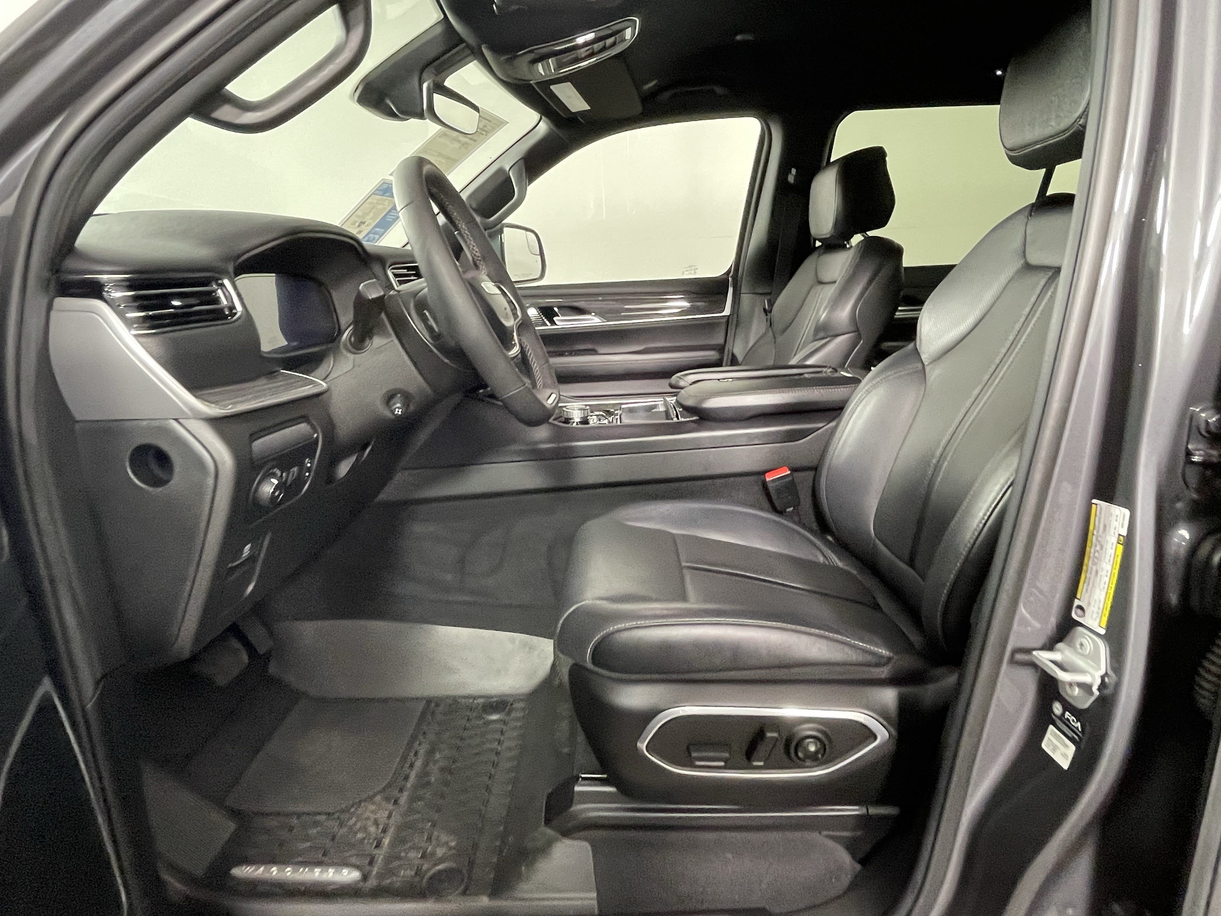 Used 2022 Jeep Wagoneer Series III w/ Flexible Seating Group AWD/4WD image 10