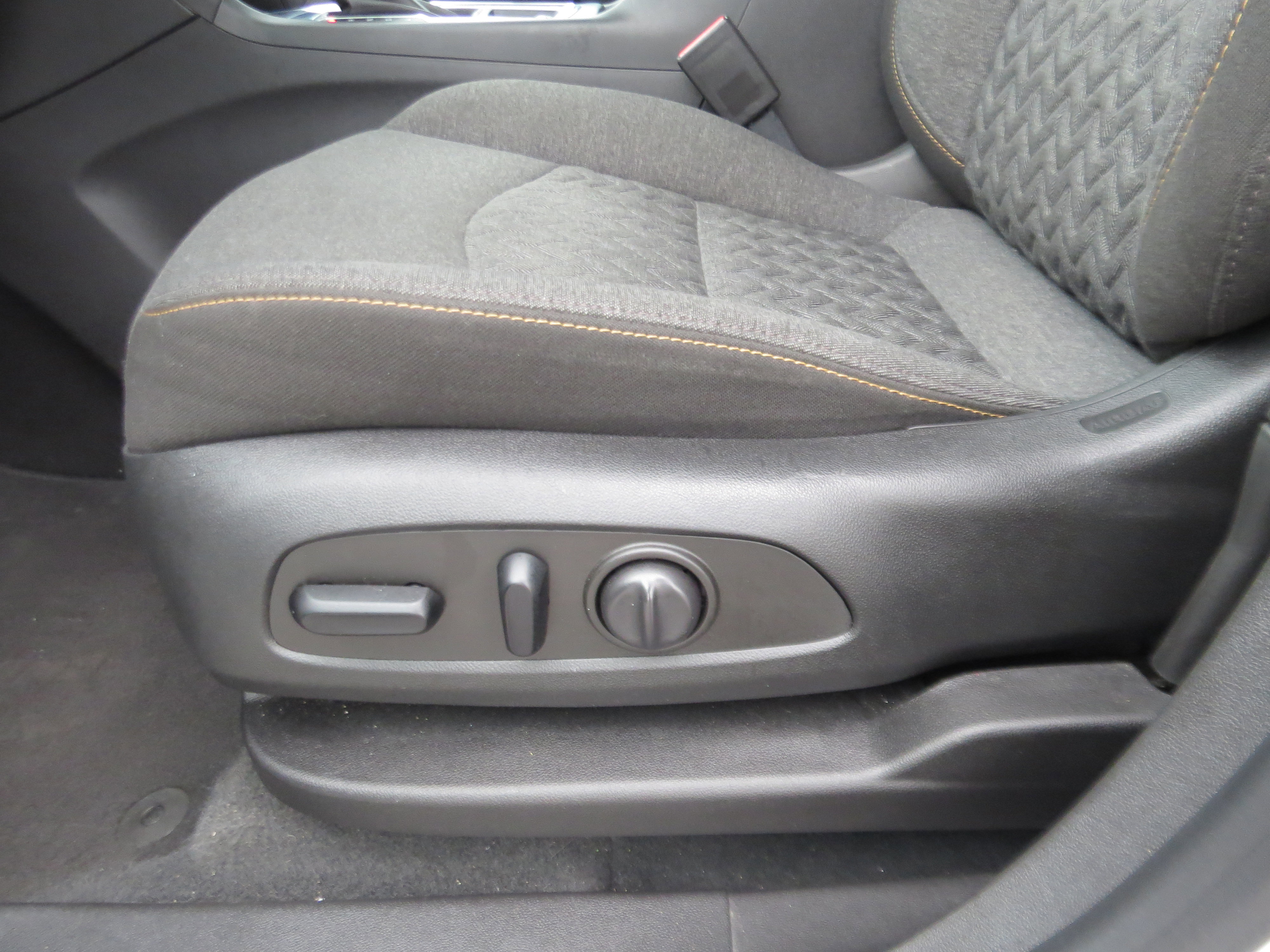 Used 2023 Chevrolet Equinox LT FWD image 16
