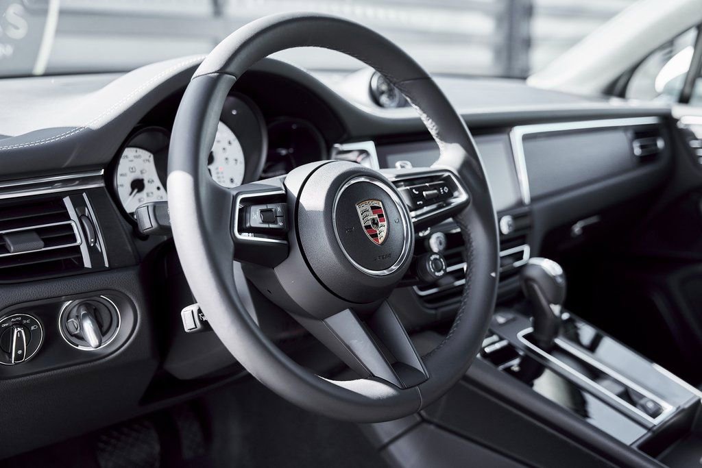 Used 2025 Porsche Macan GTS AWD/4WD image 40
