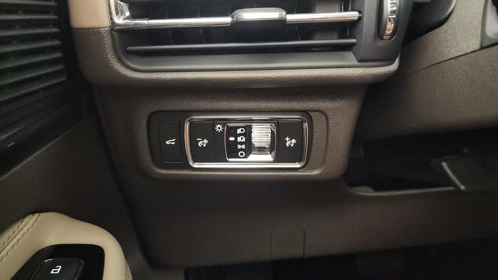 Used 2022 Lincoln Corsair AWD w/ Equipment Group 101A image 22