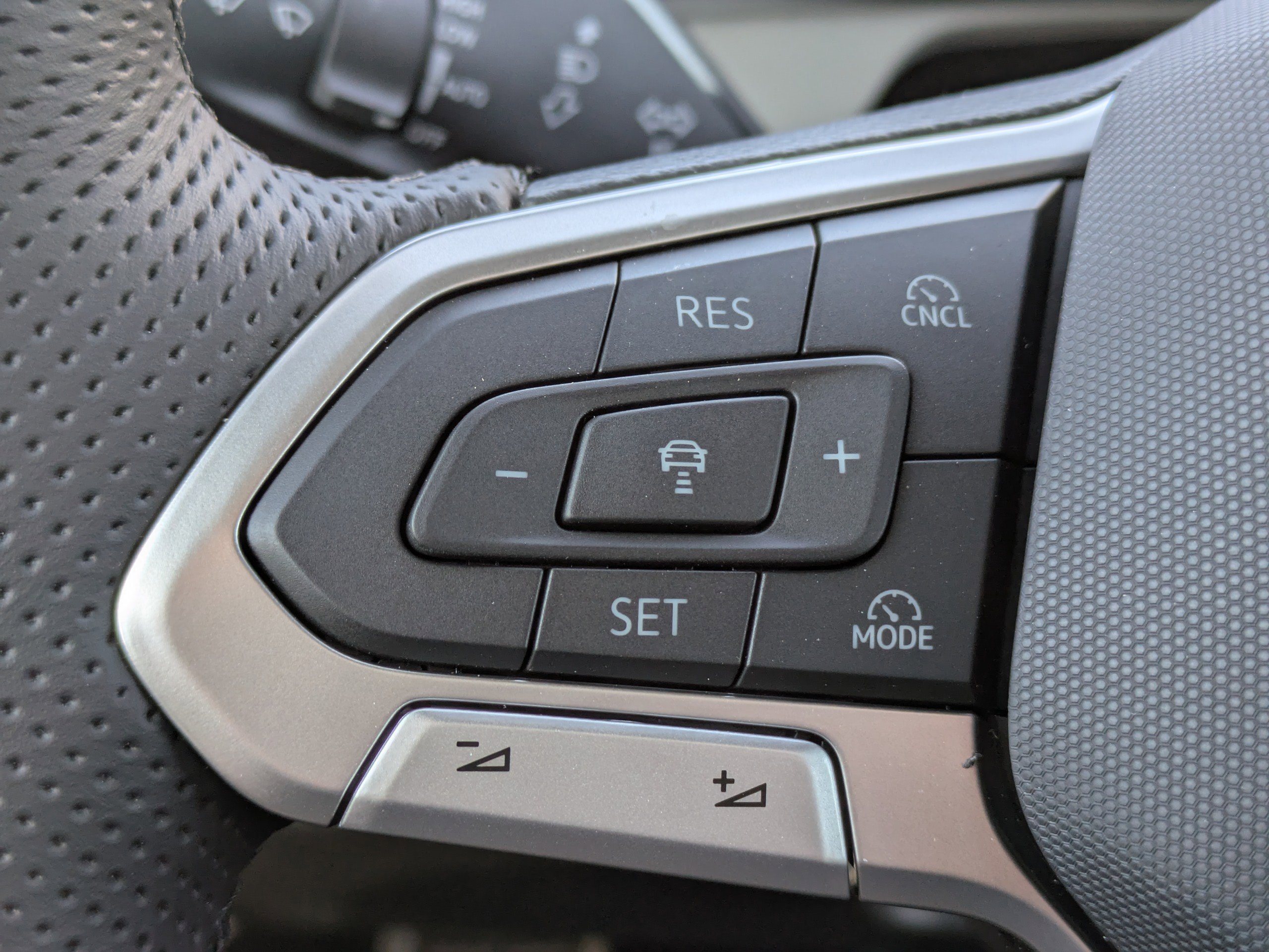 New 2026 Volkswagen Tiguan SE R-Line image 27