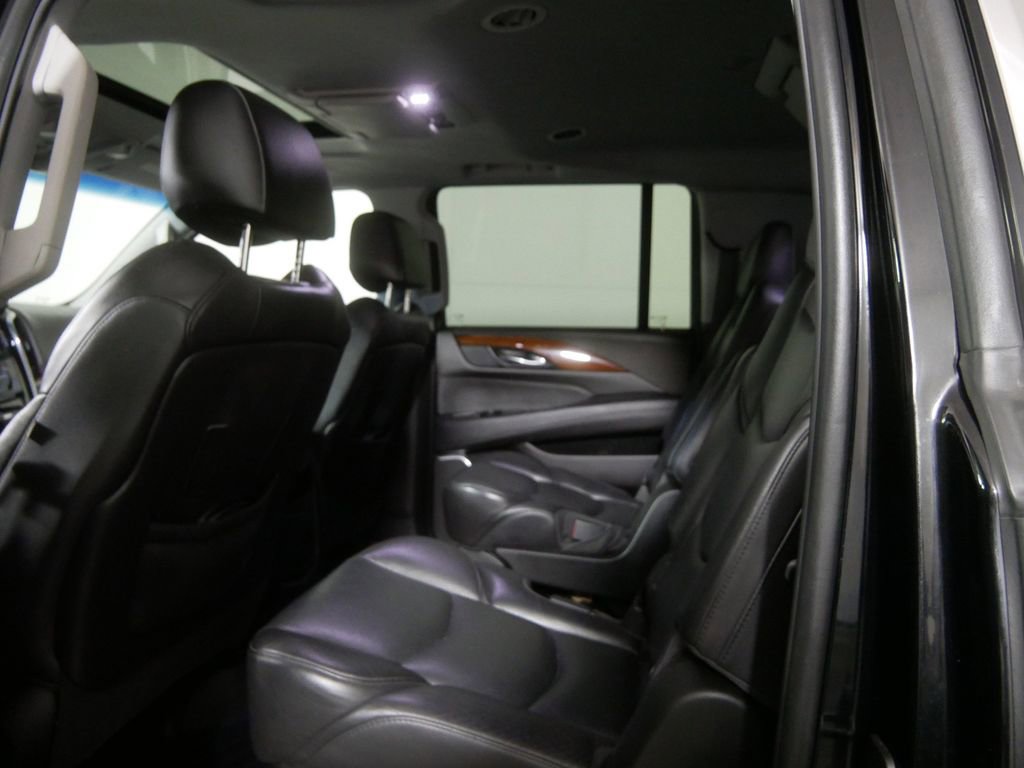 Used 2018 Cadillac Escalade ESV Luxury AWD/4WD image 23