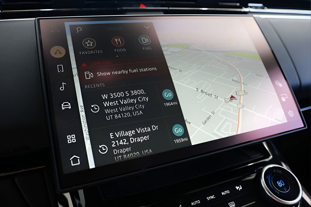 Used 2023 Land Rover Range Rover Sport SE Dynamic image 38