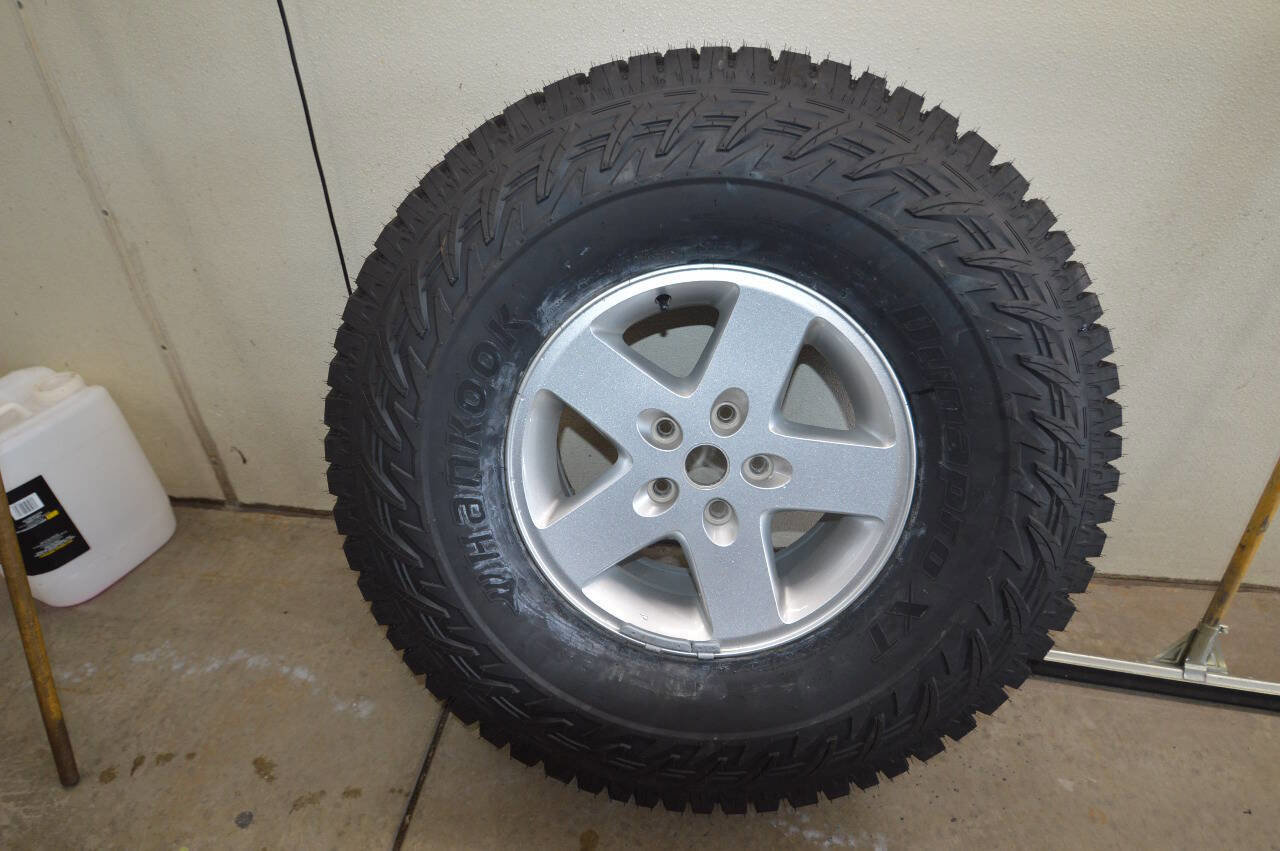 Used 2021 Jeep Gladiator Sport image 23