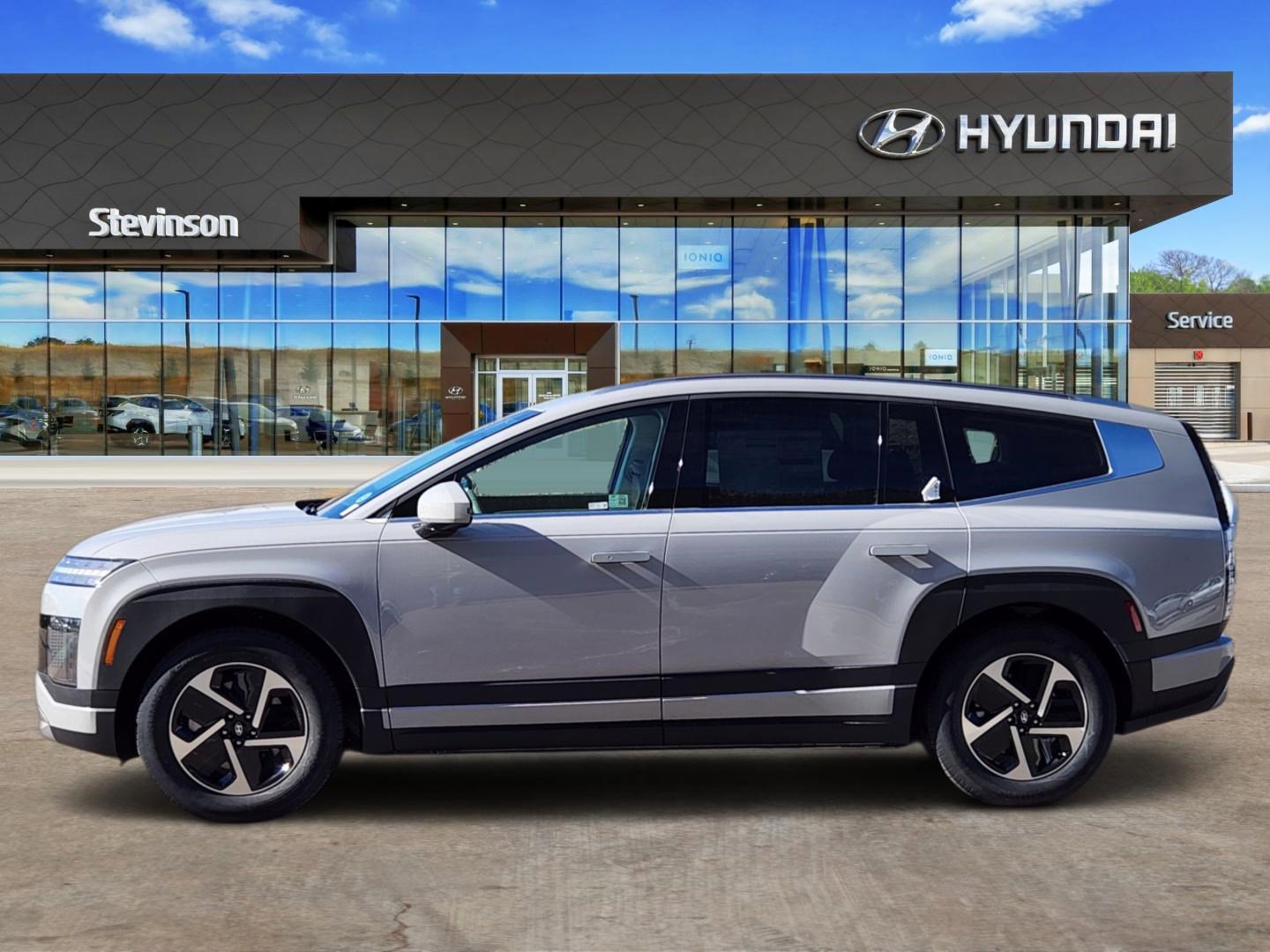 New 2026 Hyundai Ioniq 9 SE image 2