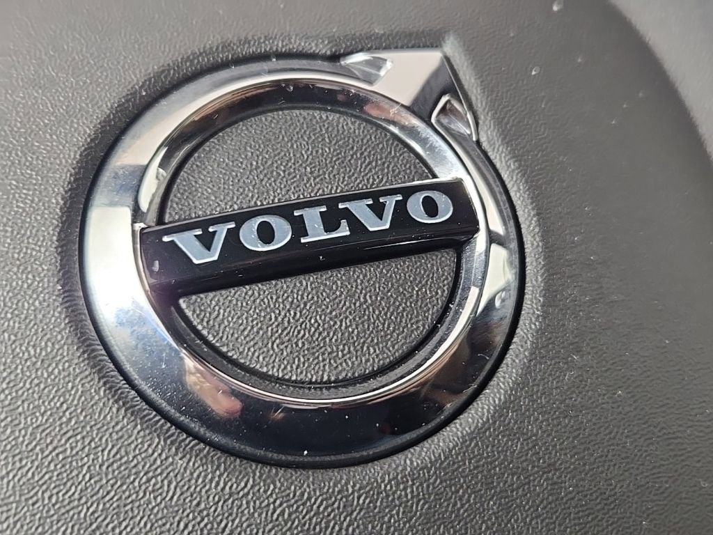Certified 2023 Volvo XC60 B5 Plus w/ Climate Package image 29