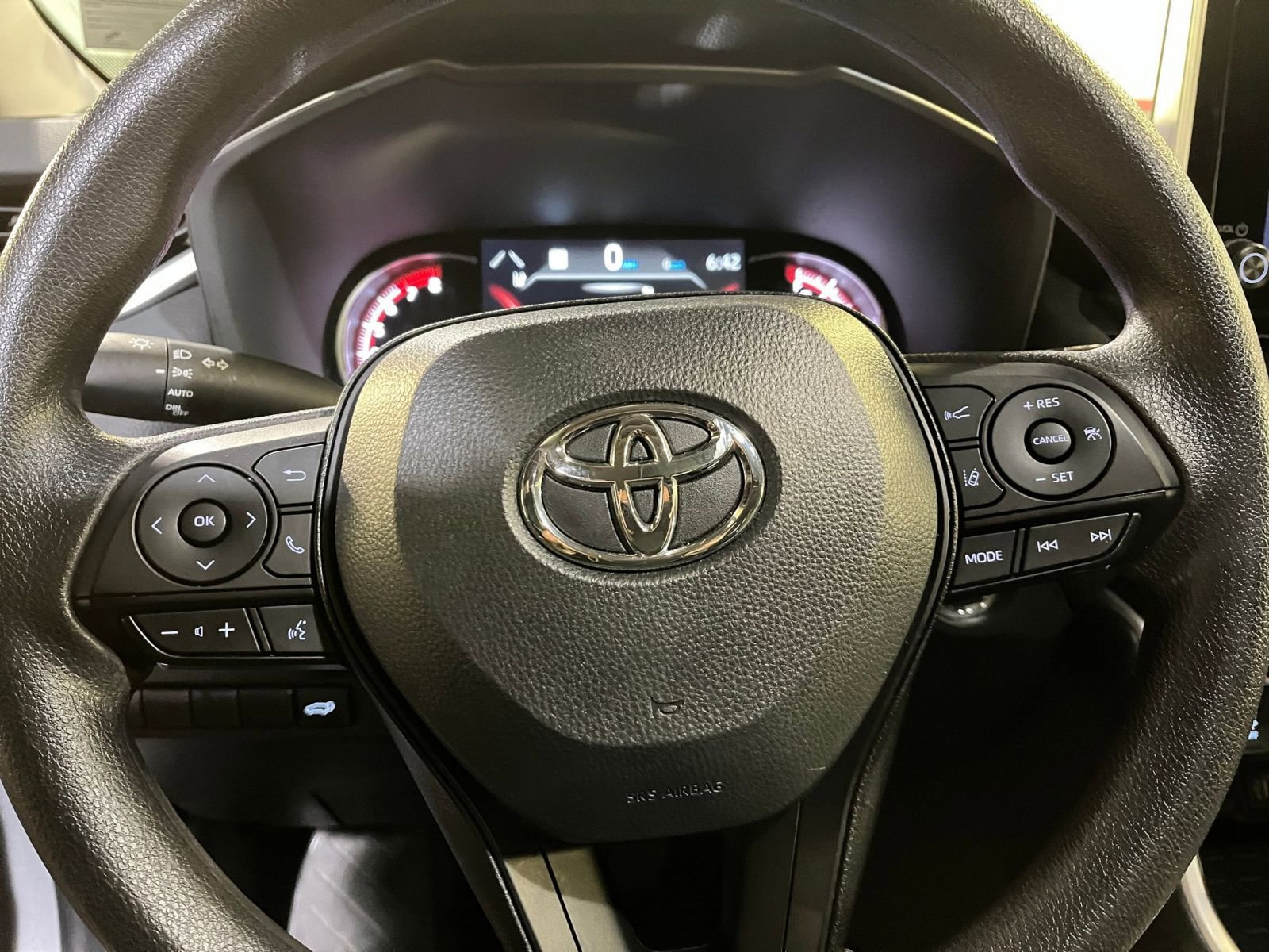 Used 2025 Toyota RAV4 XLE image 29
