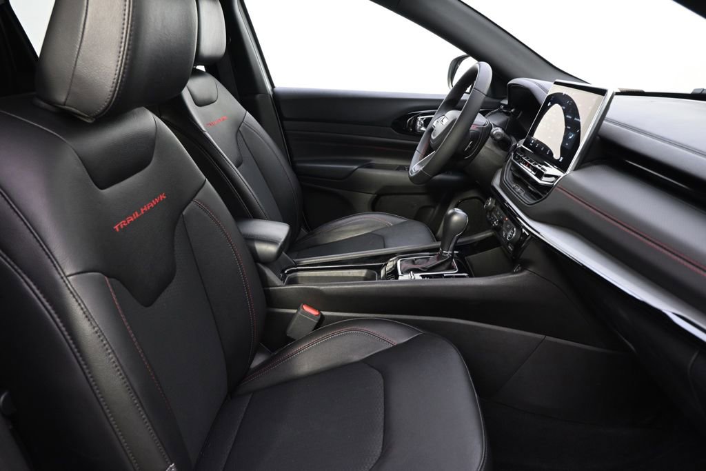 Used 2025 Jeep Compass Trailhawk image 16