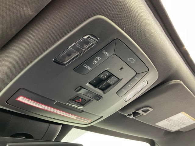 Used 2023 Toyota Sienna Platinum AWD/4WD image 20